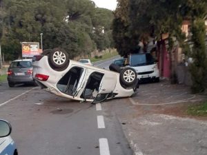 L’incidente in via Perlatura – foto il Caffè