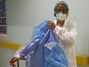 Personale sanitario nell’area Covid dell’ospedale Spallanzani