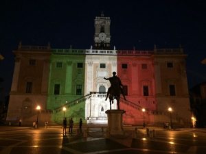 Campidoglio illuminato con il tricolore