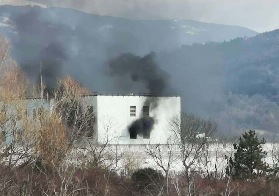 Un momento della rivolta di ieri nel carcere di Rieti