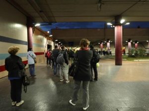 Le file fuori alla metro Anagnina