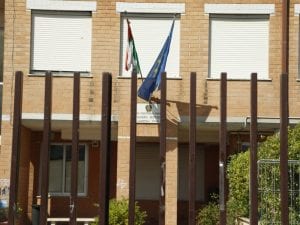 L’ingresso della Liceo Sandro Pertini di Pomezia oggi