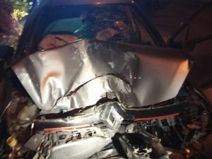 L’auto distrutta nell’impatto su via Prenestina Vecchia