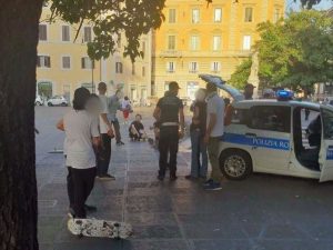 Blitz della polizia municipale in centro a Roma
