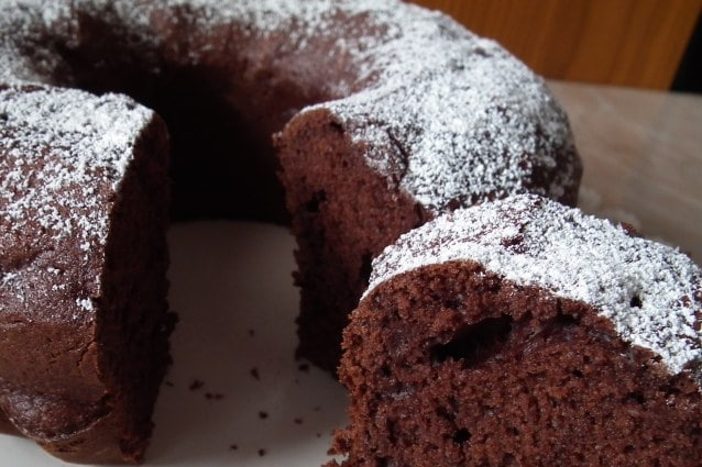 La ricetta del ciambellone allo yogurt con cioccolato