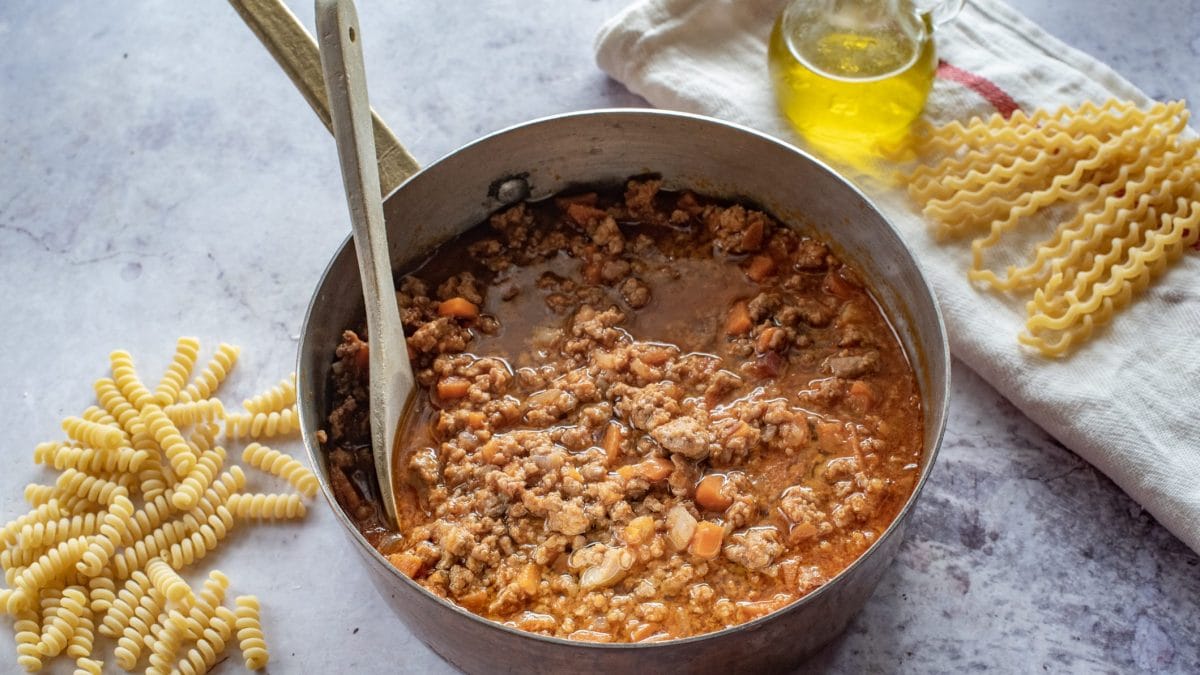Ragù bolognese: storia, ricetta depositata e curiosità
