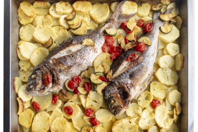 Cernia Al Forno Con Patate La Ricetta Del Secondo Salutare E Gustoso