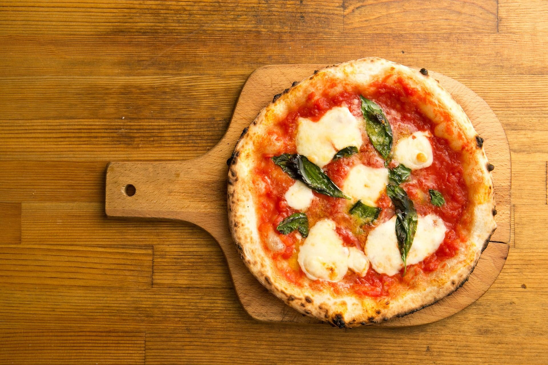 Pizza doppia cottura: la ricetta speciale per fare la pizza come in pizzeria