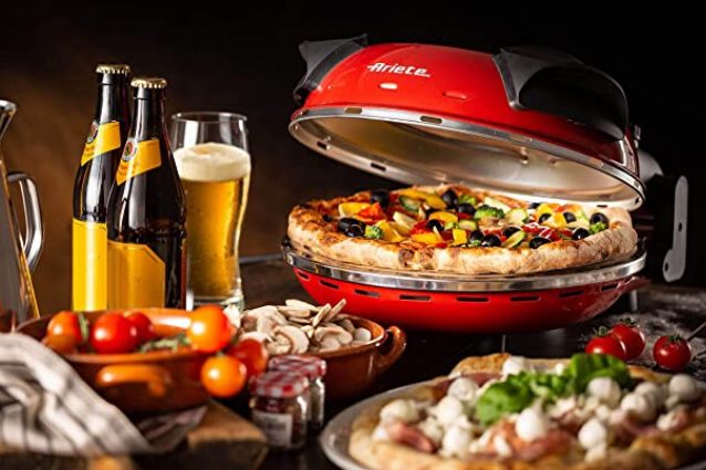 Pizza con cornicione ripieno: la ricetta fatta in casa morbida e gustosa