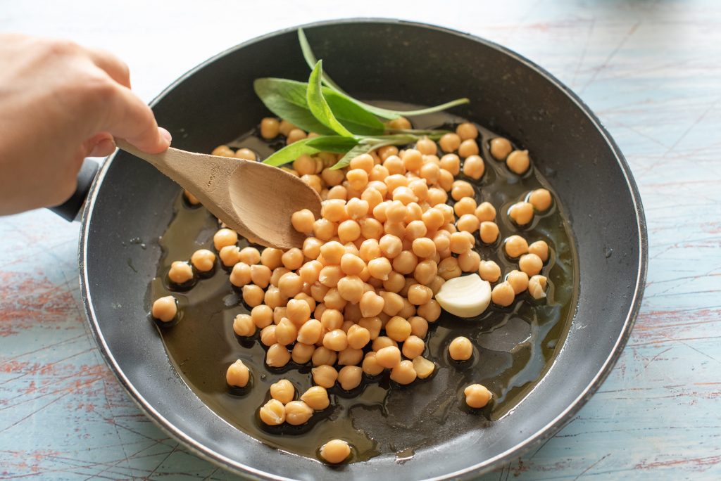 Spaghetti vongole e ceci la ricetta del primo piatto semplice e vincente