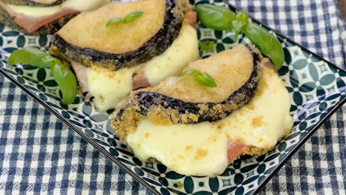 medaglioni di melanzane con prosciutto e mozzarella al forno