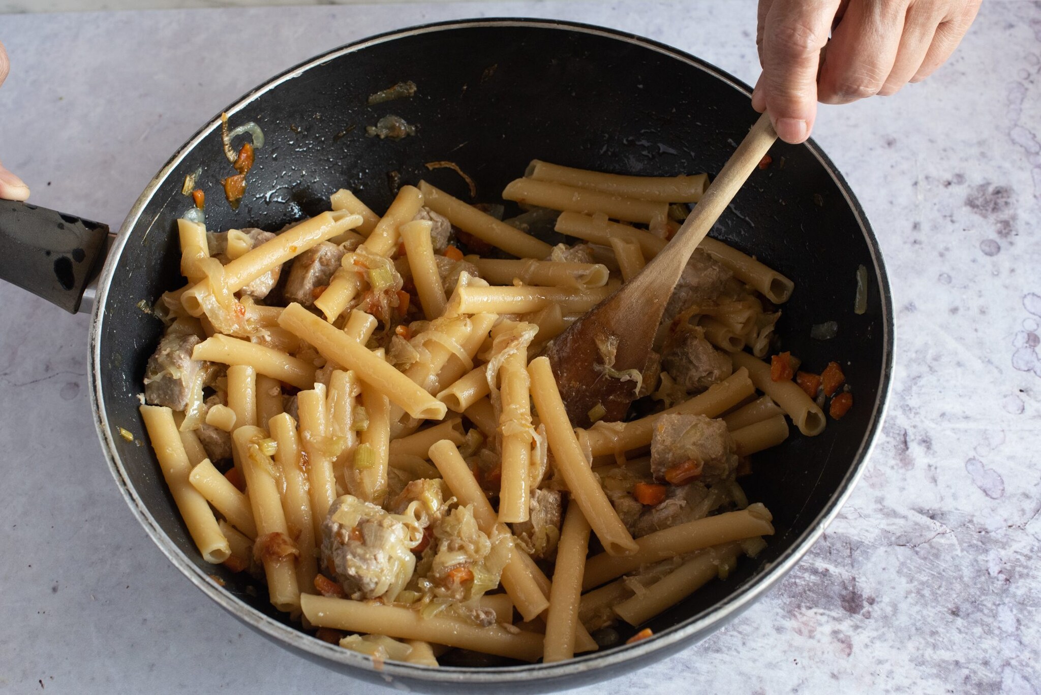 Ziti alla genovese di tonno la ricetta della rivisitazione dello chef