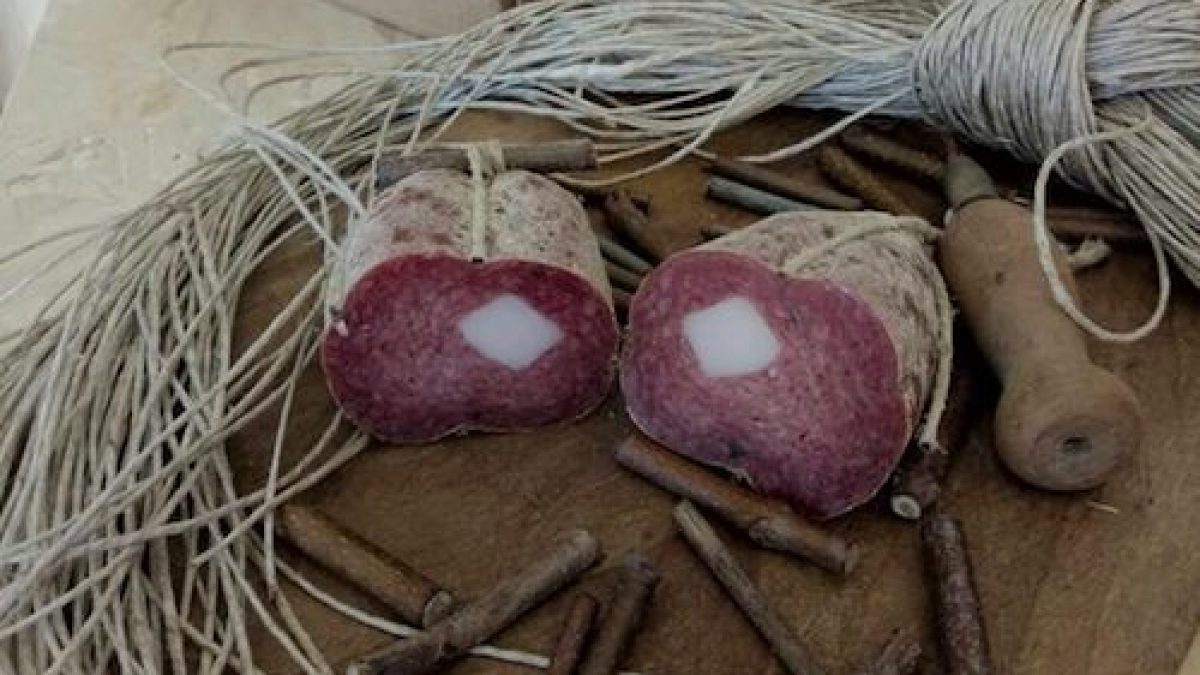 Mortadella di Campotosto o Coglioni di Mulo perché è il salume più