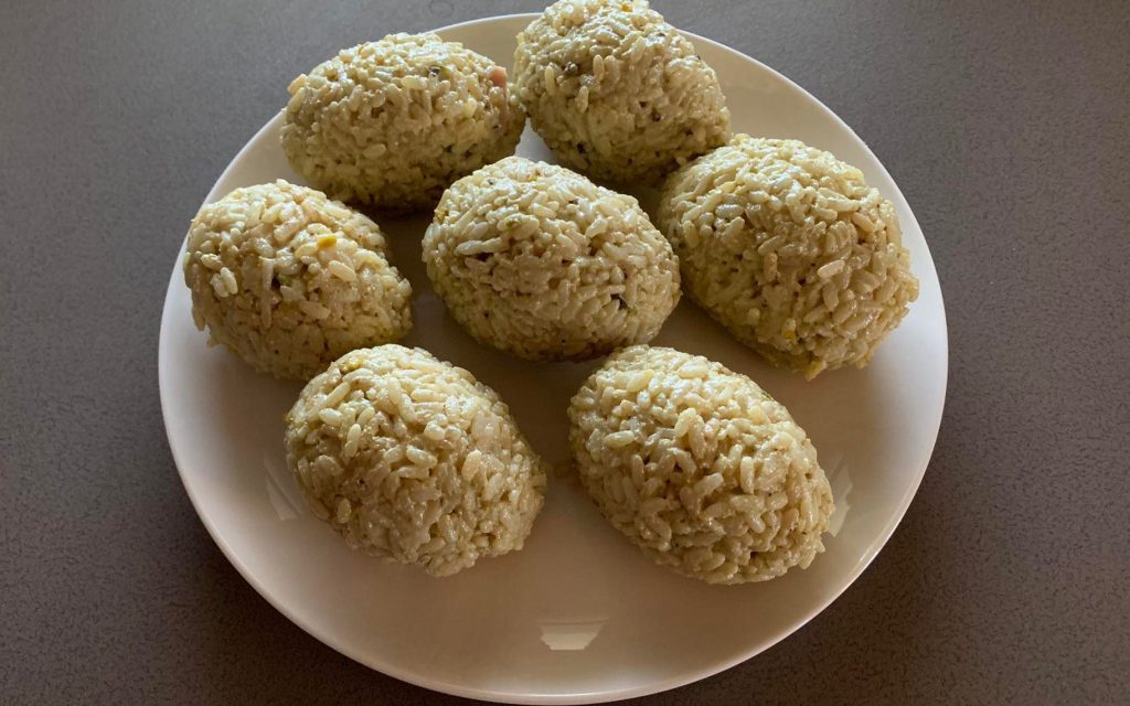 Arancini al pistacchio la ricetta catanese con besciamella e mortadella