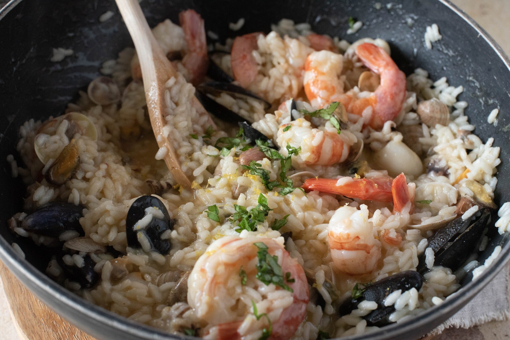 Risotto ai frutti di mare la ricetta del primo di pesce raffinato e gustoso