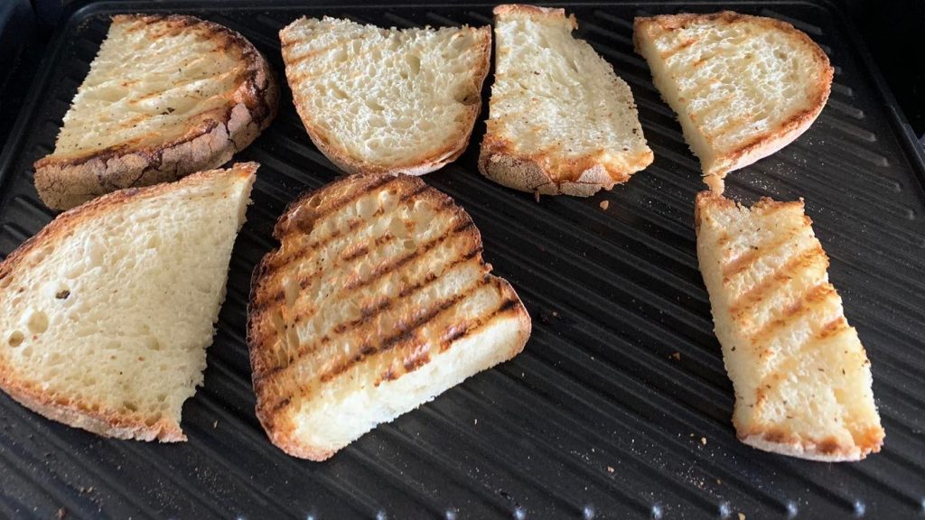 Bruschette lardo e miele la ricetta dei crostini perfetti per l'aperitivo