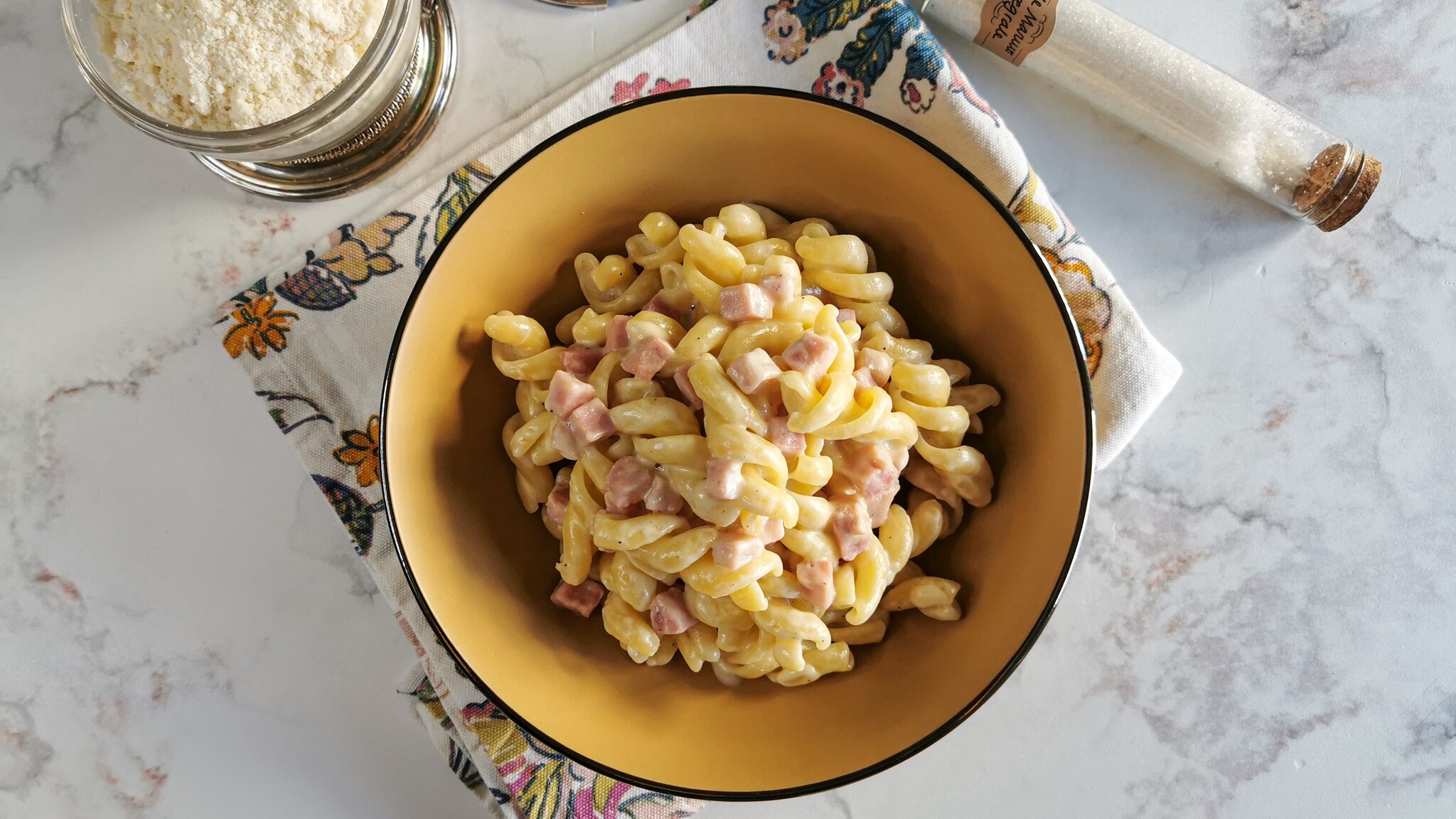 Pasta panna e prosciutto la ricetta del piatto facile e cremoso