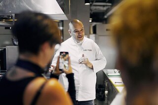 Chef italiano a Kiev raccoglie fondi per i profughi ucraini: come sostenere l'iniziativa