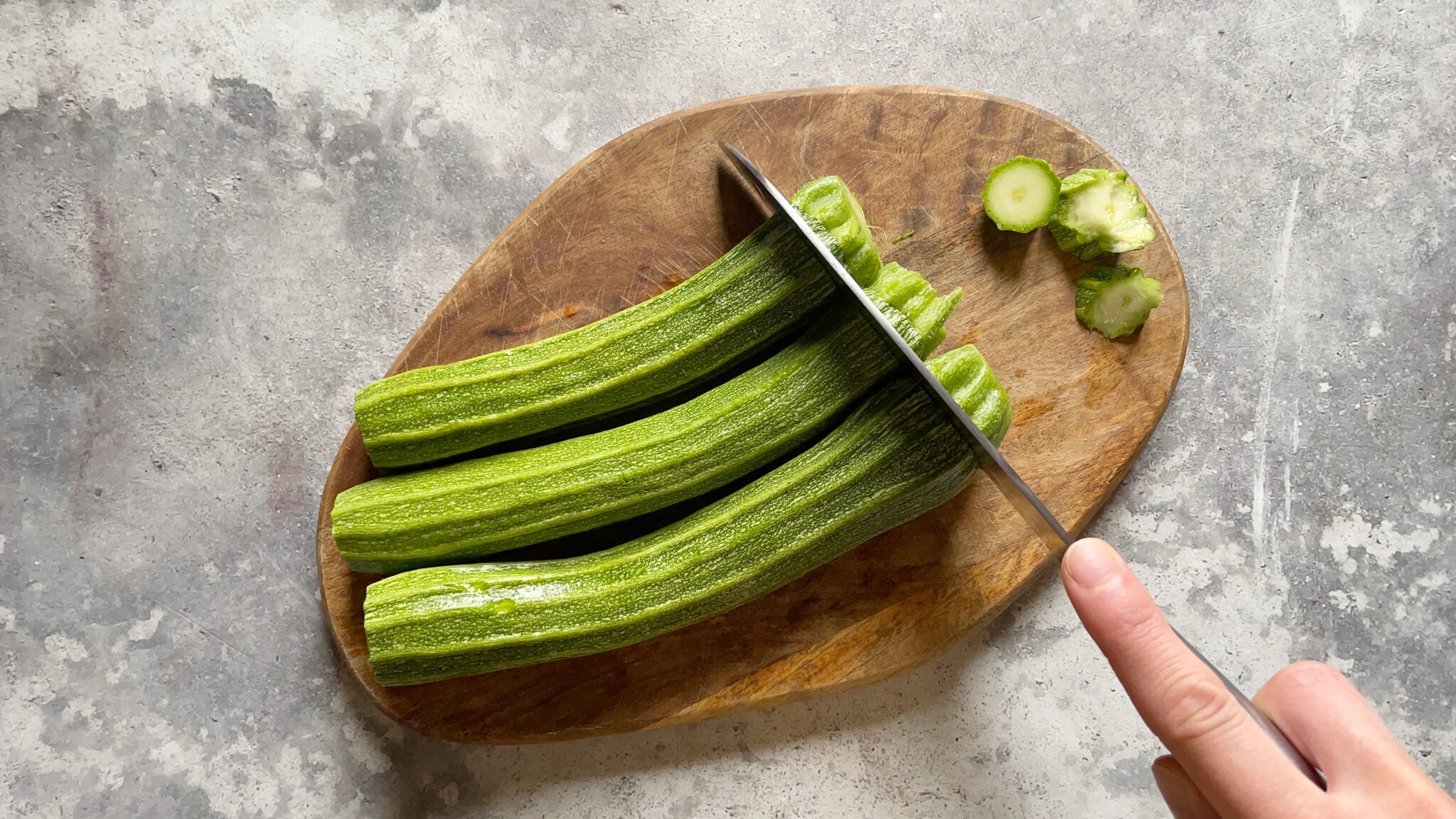 Fusilli al pesto di zucchine e salmone la ricetta del primo delicato e