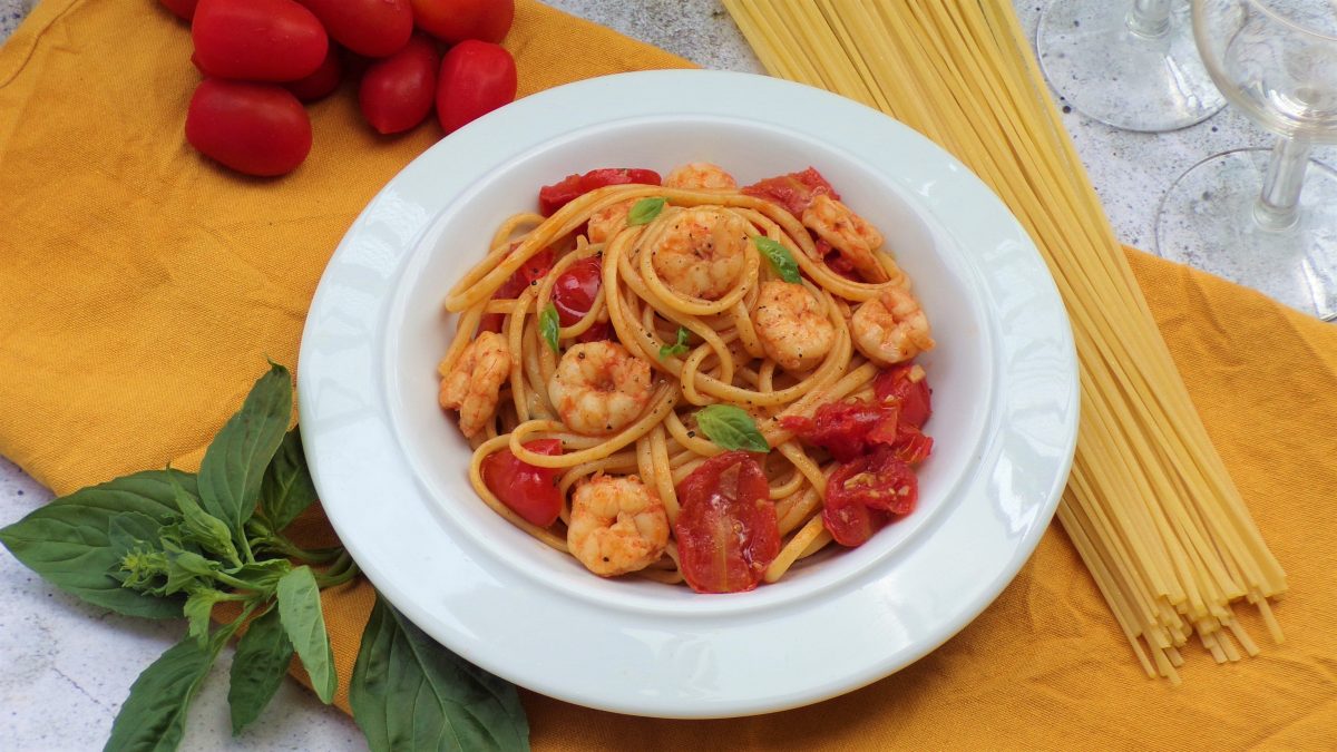 Gamberetti al limone la ricetta del secondo leggero e fragrante pronto