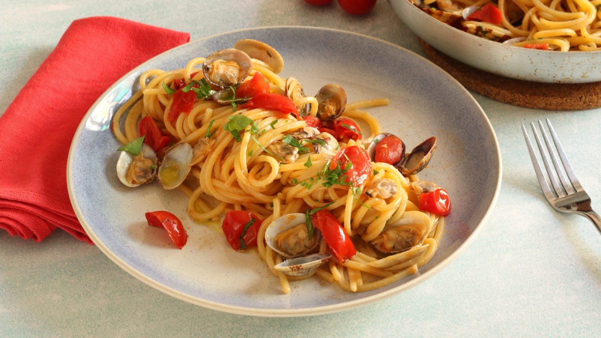 Spaghetti vongole e ceci la ricetta del primo piatto semplice e vincente