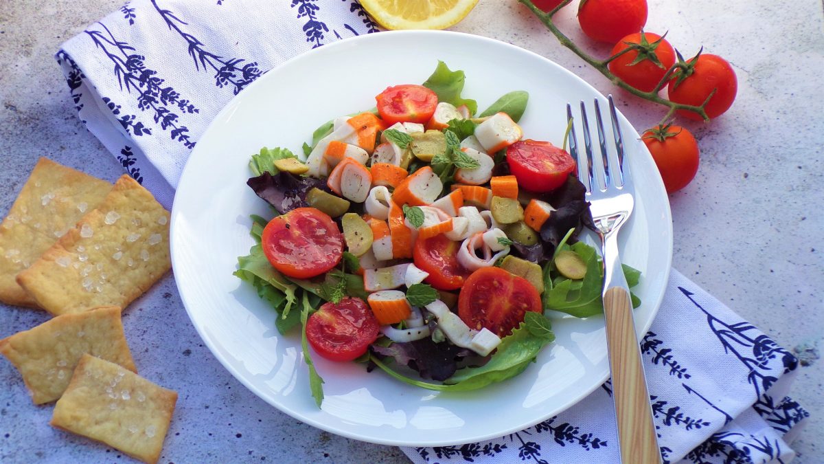 Insalata di surimi la ricetta del piatto a base di pesce leggero e