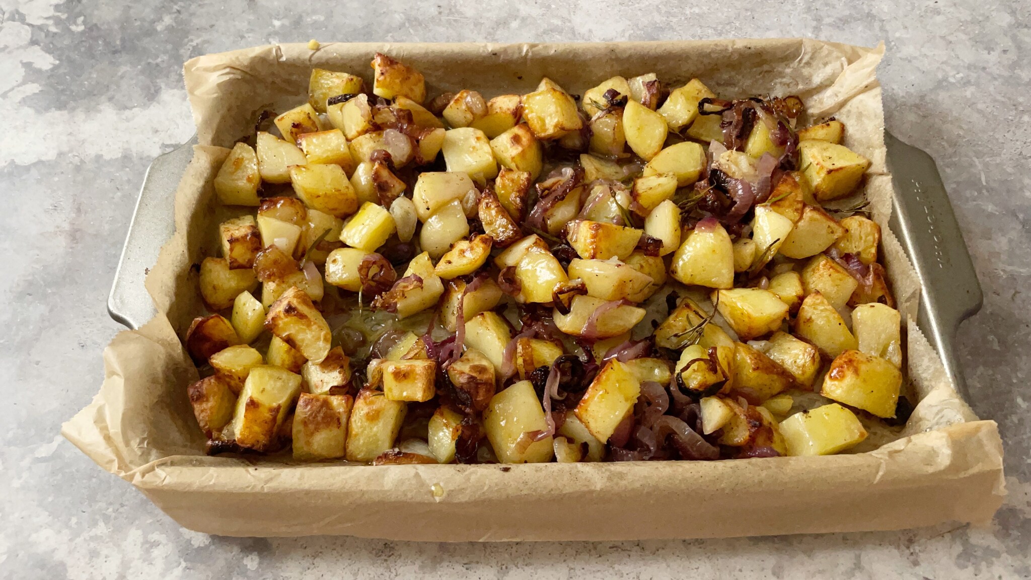 Patate e cipolle al forno la ricetta del contorno semplice e gustoso