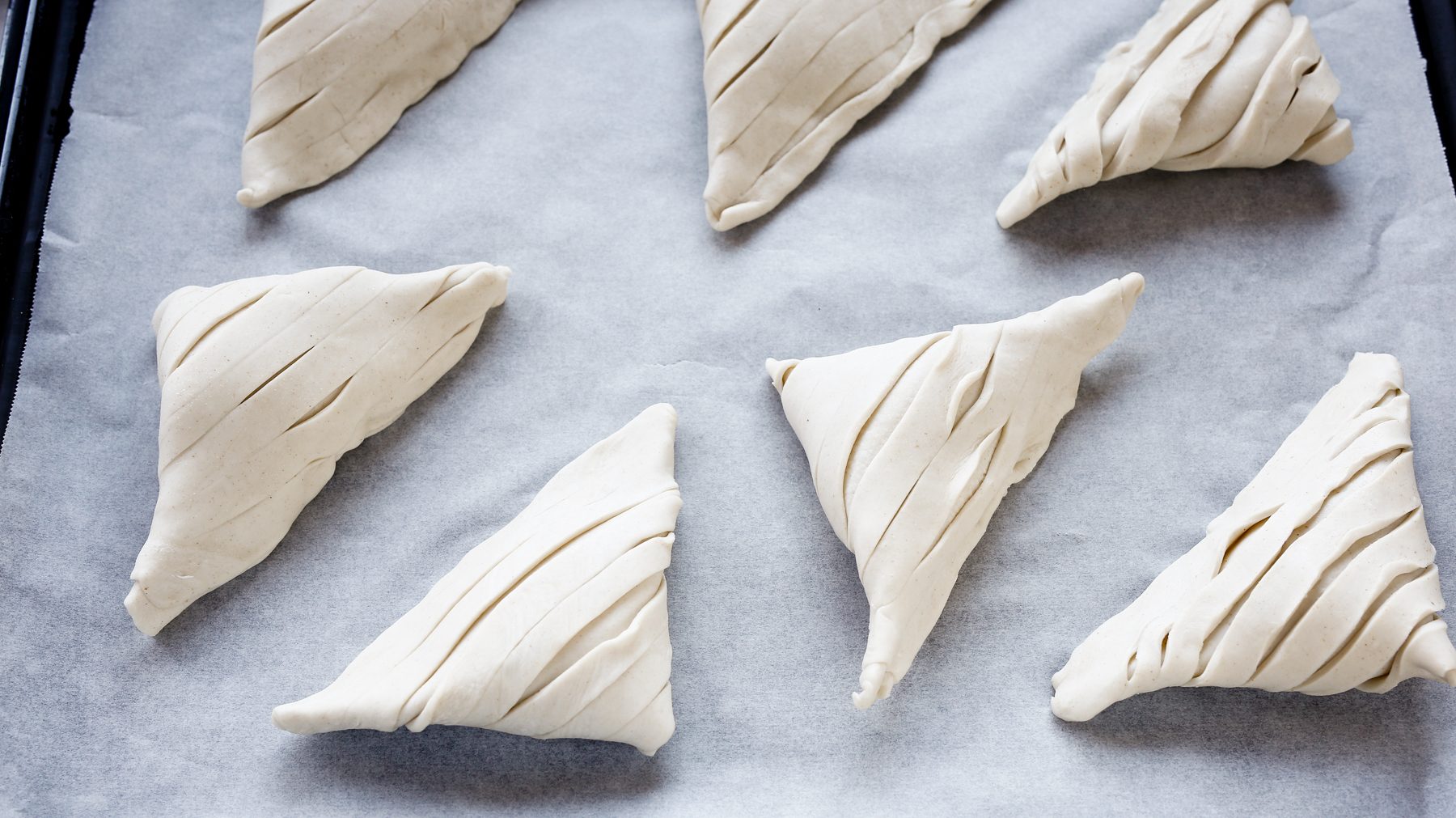 Sfogliatelle facili: la ricette dei dolcetti dorati e fragranti con ...