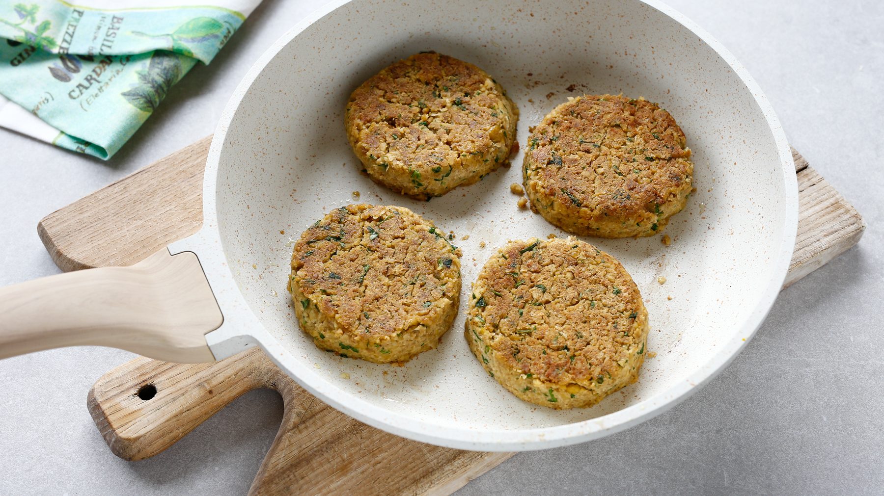 Burger di seitan la ricetta del secondo piatto vegano e gustoso