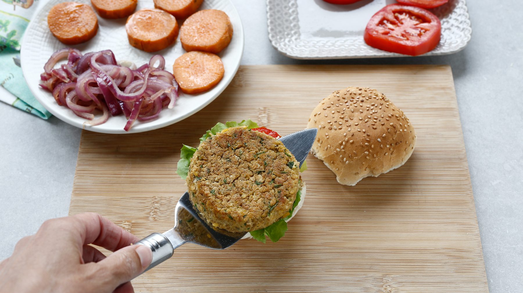 Burger di seitan la ricetta del secondo piatto vegano e gustoso