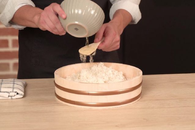 Hangiri Giapponese In Legno Di Abete - Vasca Per Riso Sushi 33 Cm, Con Coperchio, Fatto A Mano