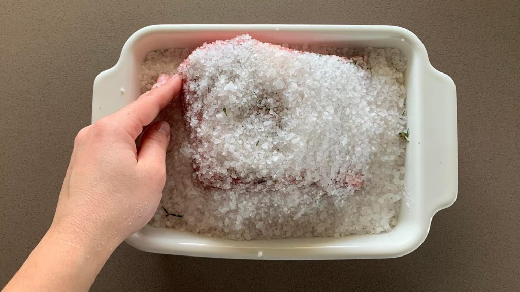 Roast beef al sale la ricetta del secondo in crosta di sale morbido e