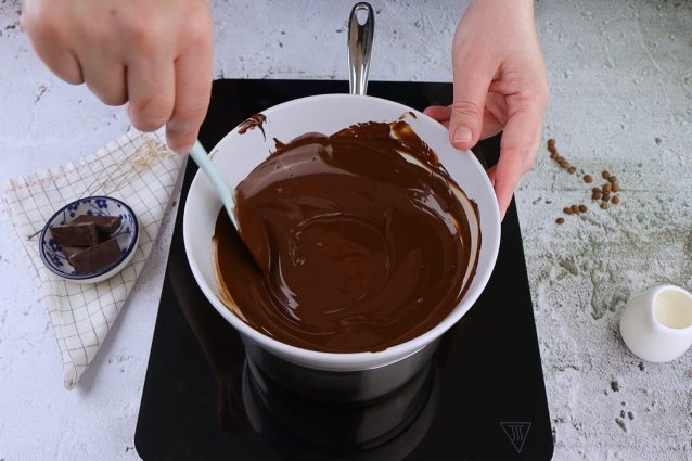 2 Pentolini In Silicone Per Sciogliere Cioccolato – Fonditori Per Microonde, Versatili Per Burro, Salse, Dolci, Colori Rosso E Verde