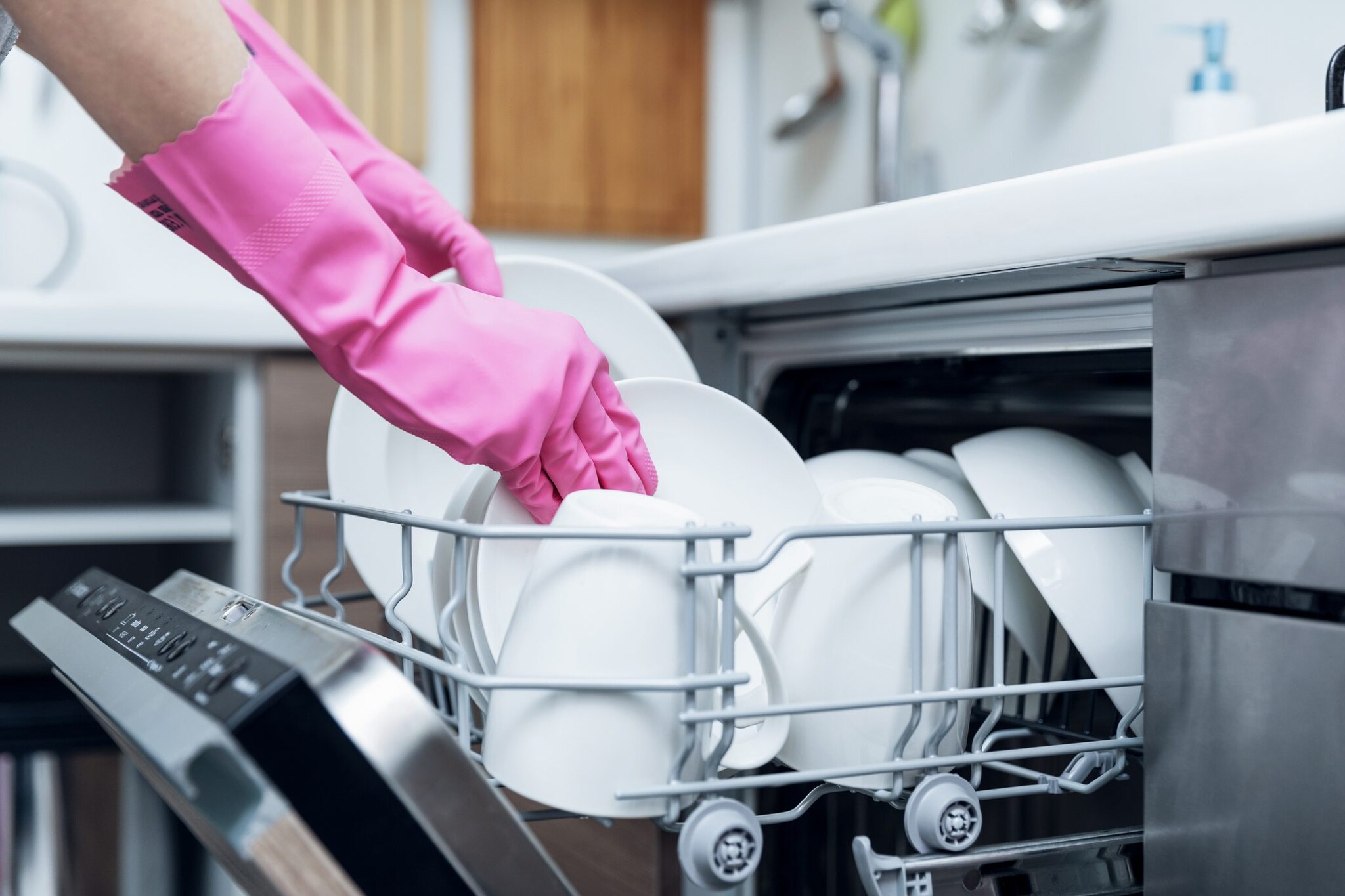 Is Your Dishwasher Not Cleaning Properly? Here's 5 Quick Tips to make