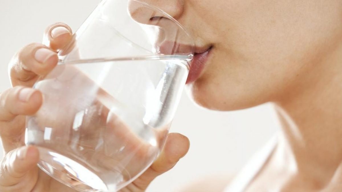 Cold Water Vs Room Temperature Water When Should You Drink Them?