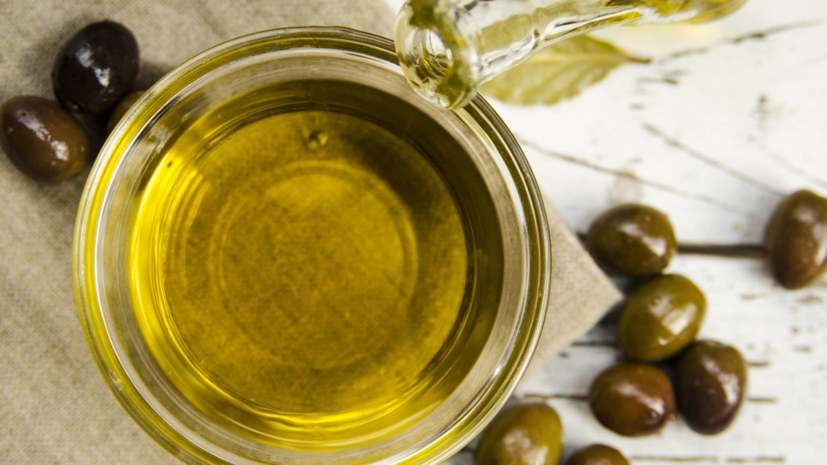 When Is Olive Oil Healthier When Consumed Raw or Cooked?