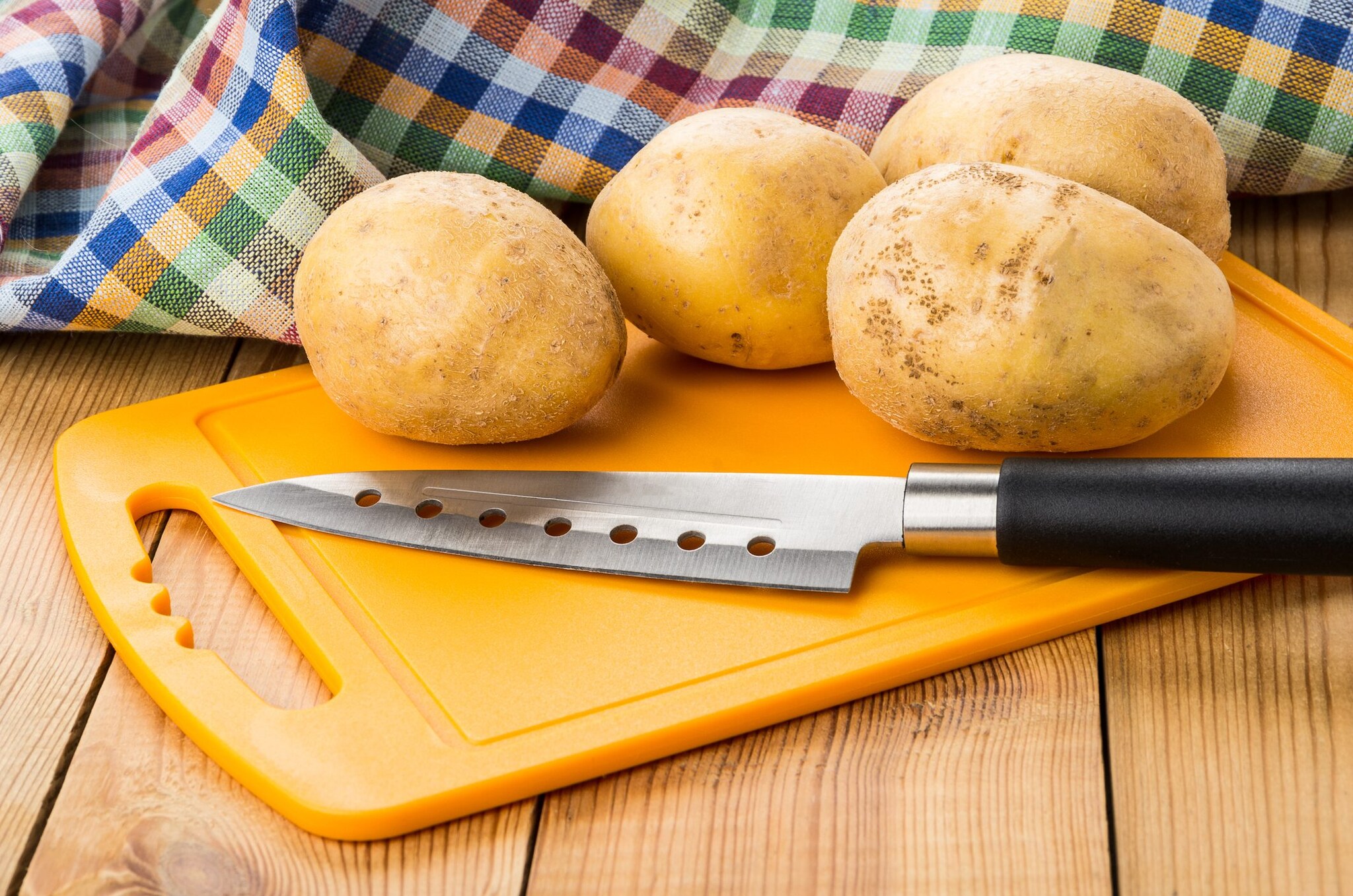 Which Is The Ideal Material For Cutting Boards Wood Or Plastic?