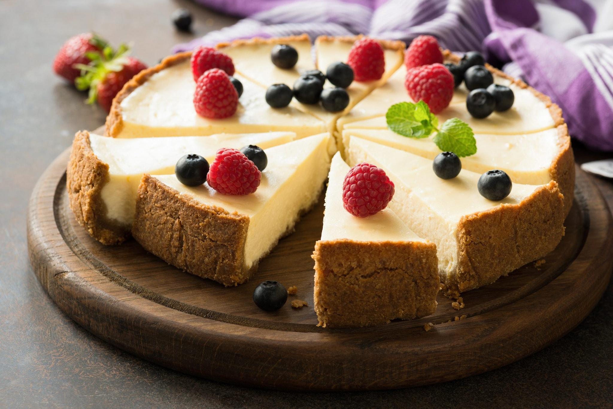 5 Tips to Bake the Perfect Cheesecake (No Cracks!)