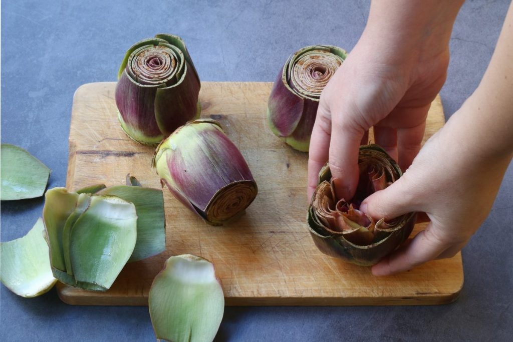How to clean artichokes