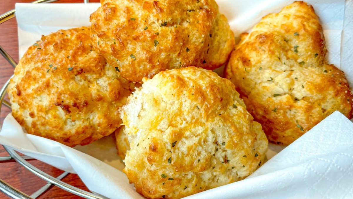 Cheese Garlic Biscuits the easy drop biscuit recipe your family will love