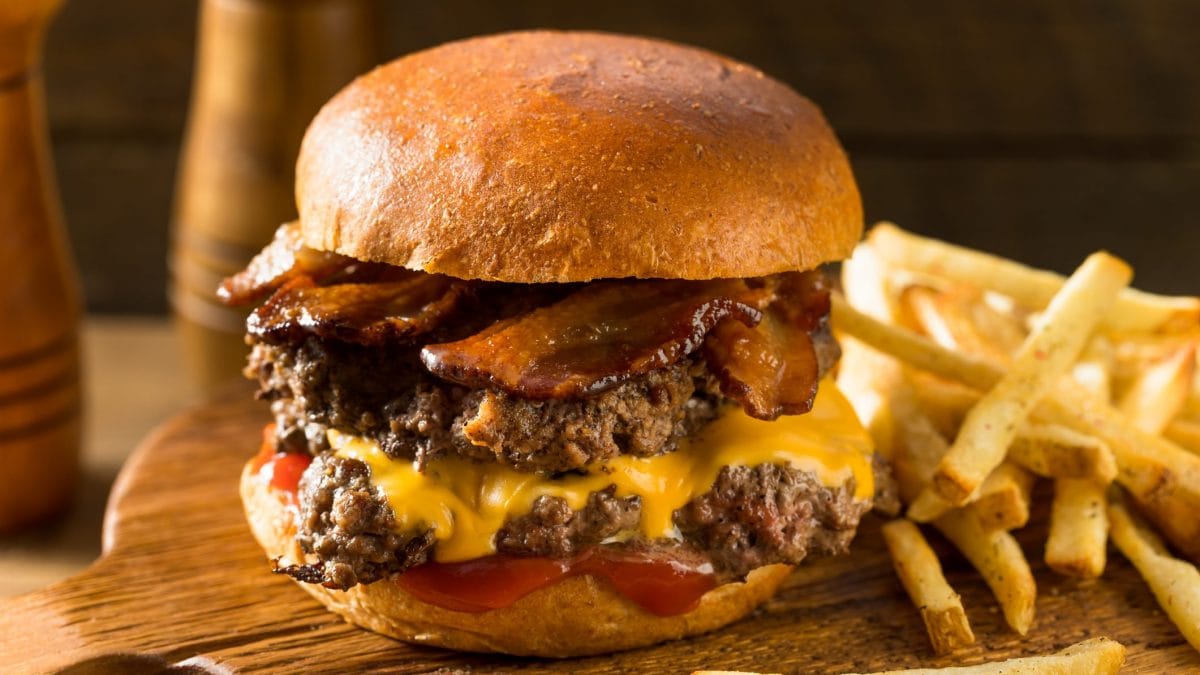 Basic techniques what the smashed burger is and how to make it at home