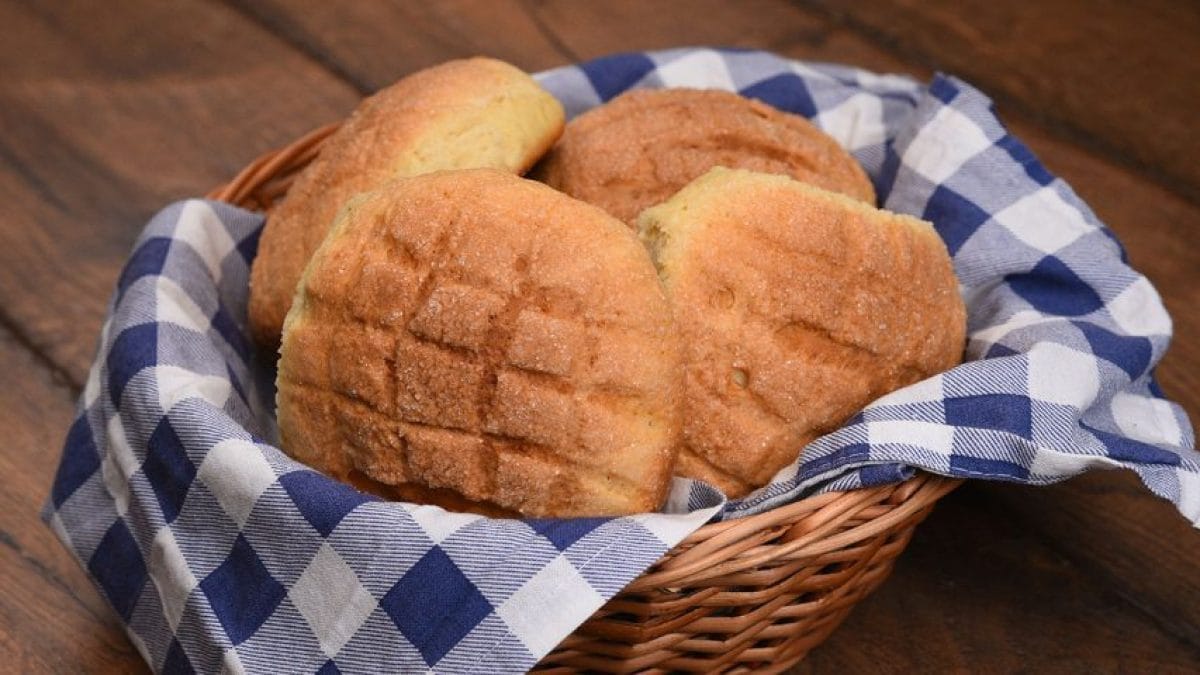 Melon Pan (Japanese MelonShaped Bread)