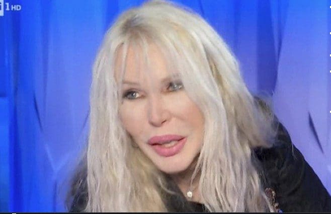 Ivana Spagna: "Dopo la morte di mia madre ho pensato al suicidio, mi hanno salvato i miei animali"