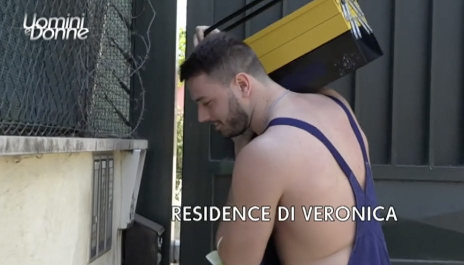 Federico di Uomini e Donne vestito da idraulico