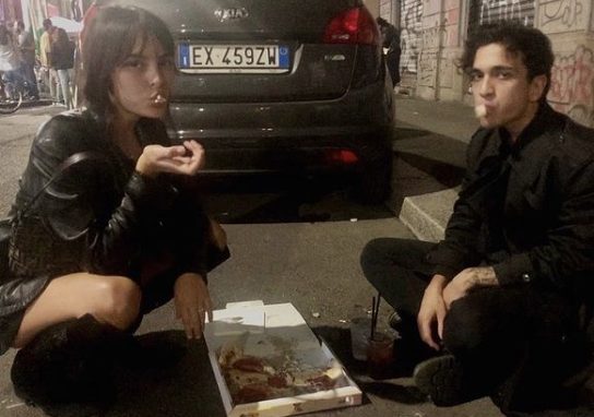 Tananai con la fidanzata Sara Marino