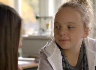 La Rai oscura episodio della serie Tv con ragazza transgender bullizzata, il caso "Grani di pepe"