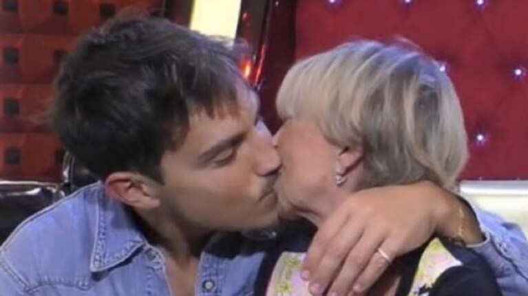 Il bacio tra Daniele Dal Moro e Wilma Goich