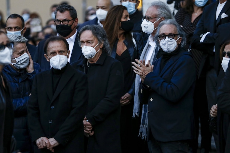 (Foto Cecilia Fabiano/ LaPresse) 09 Novembre 2020 Roma (Italia) Cronaca : Funerali di Stefano D’Orazio il batterista dei Pooh Nella Foto : Roby Facchinetti, Riccardo Fogli, Dody Battaglia