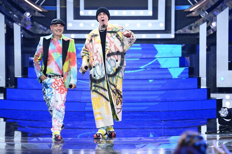 J-Ax e Dj Jad all'Ariston per l'annuncio del titolo del brano di Sanremo 2023