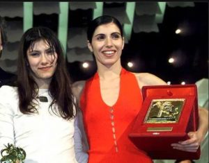 Serata cover a Sanremo 2023, gli artisti si celebrano con le loro canzoni puntando alla vittoria